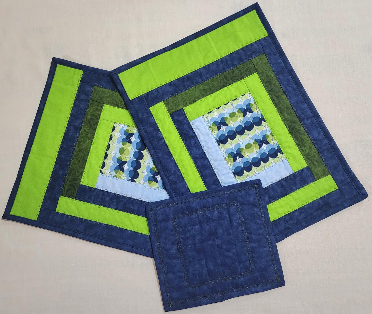 Modern Log Cabin Quilted Placemat Set – Includes Bonus Mug Rug – Handmade Cotton Table Decor