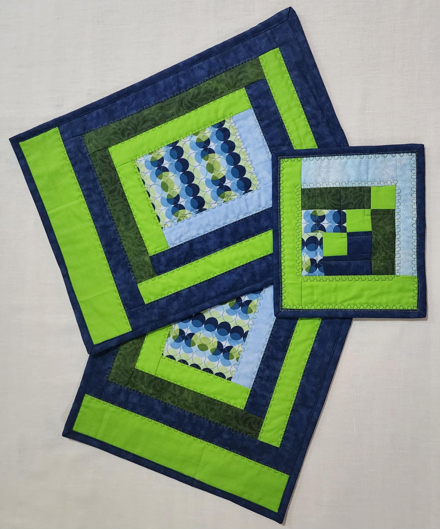Modern Log Cabin Quilted Placemat Set – Includes Bonus Mug Rug – Handmade Cotton Table Decor